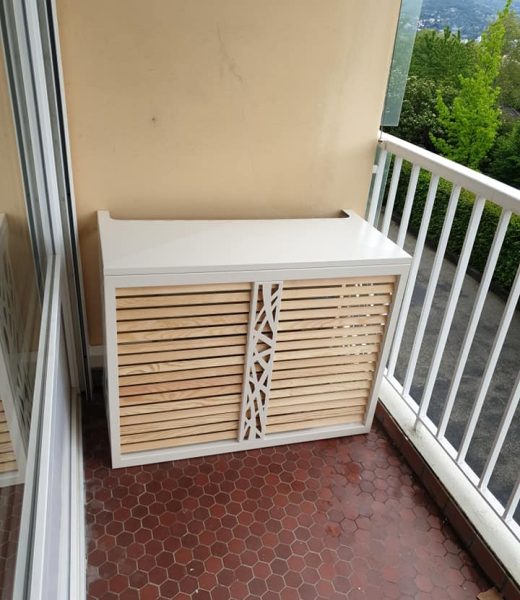 Cache esthétique pour unité extérieure de climatisation installé par HomeClima à Chamonix