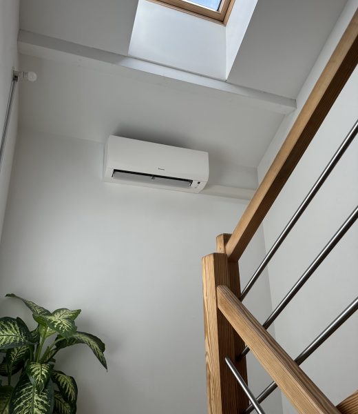 Unité intérieure de climatisation Daikin installée par HomeClima à annecy